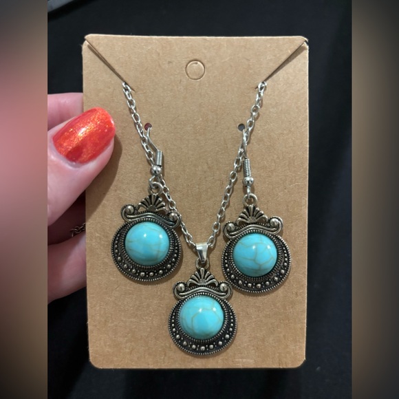 Jewelry - Necklace & Earrings Set